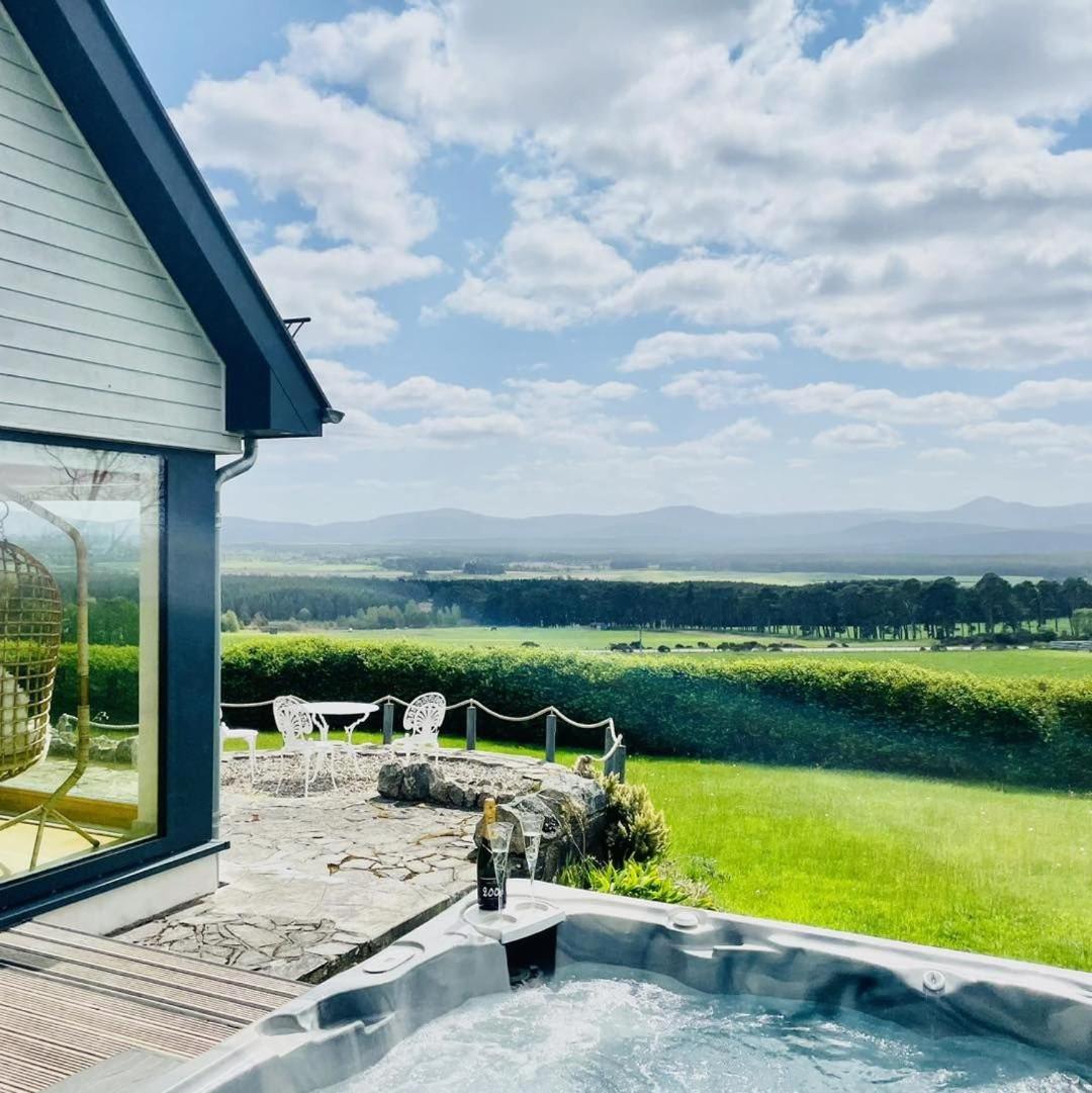 Toms Lodge, Boat Of Garten, Scottish Highlands エクステリア 写真